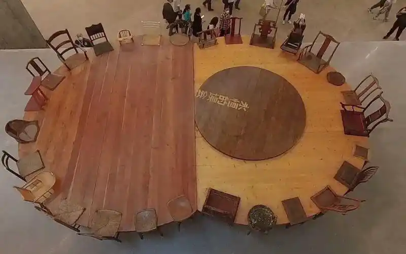 《双圆桌》陈箴