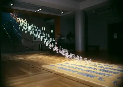 《鸟飞了》徐冰
